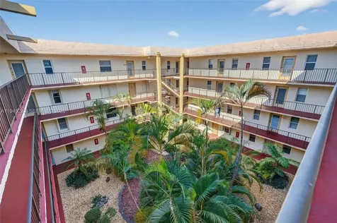 2801 Somerset Drive Lauderdale Lakes FL 33311