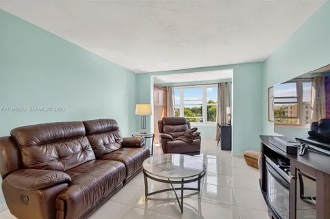 2801 Somerset Drive Lauderdale Lakes FL 33311