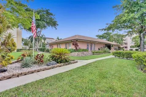 2801 Somerset Drive Lauderdale Lakes FL 33311