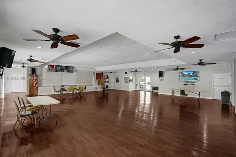 2801 Somerset Drive Lauderdale Lakes FL 33311