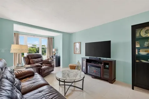 2801 Somerset Drive Lauderdale Lakes FL 33311