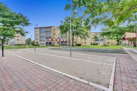 2801 Somerset Drive Lauderdale Lakes FL 33311