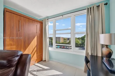 2801 Somerset Drive Lauderdale Lakes FL 33311