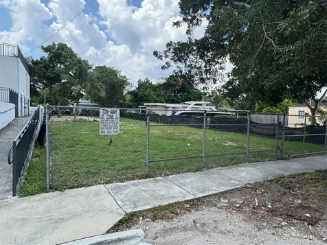 2720 SW 17th Street Miami FL 33145
