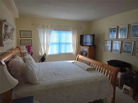 400 Kings Point Drive Sunny Isles Beach FL 33160