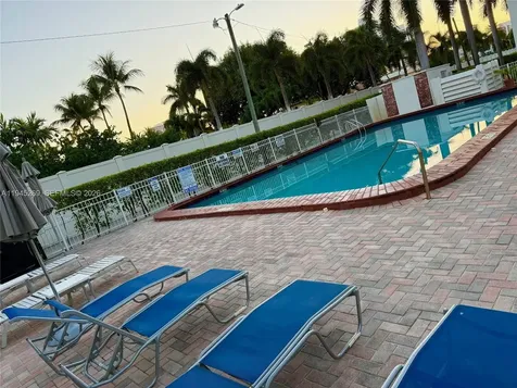 Hallandale Beach FL 33009