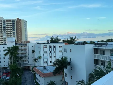 Hallandale Beach FL 33009