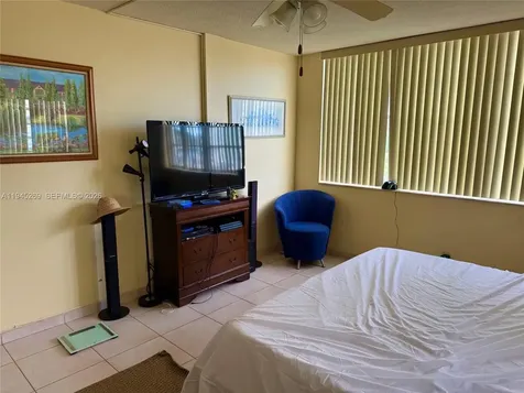Hallandale Beach FL 33009