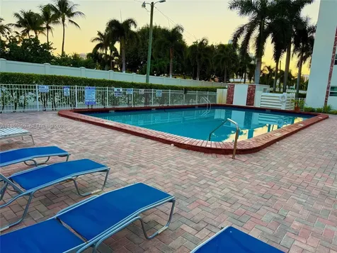 Hallandale Beach FL 33009
