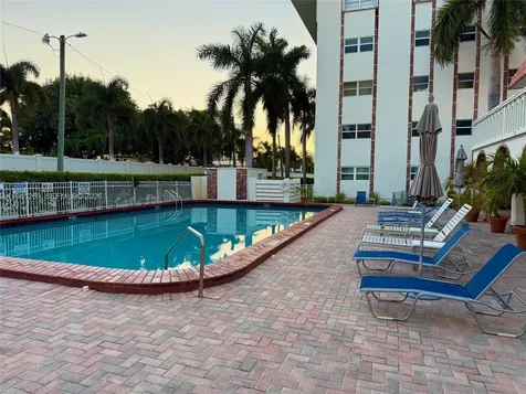 Hallandale Beach FL 33009