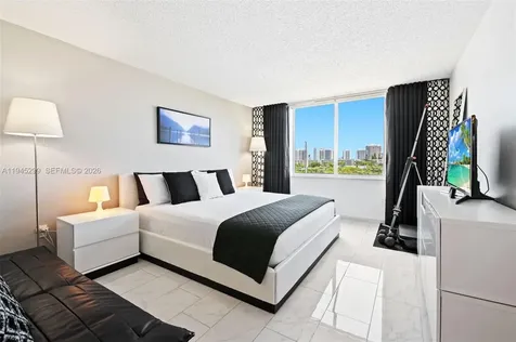 17890 W Dixie North Miami Beach FL 33160