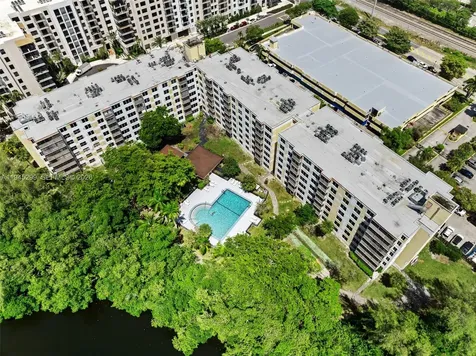 17890 W Dixie North Miami Beach FL 33160