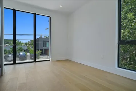 355 NW 50th Street Miami FL 33127