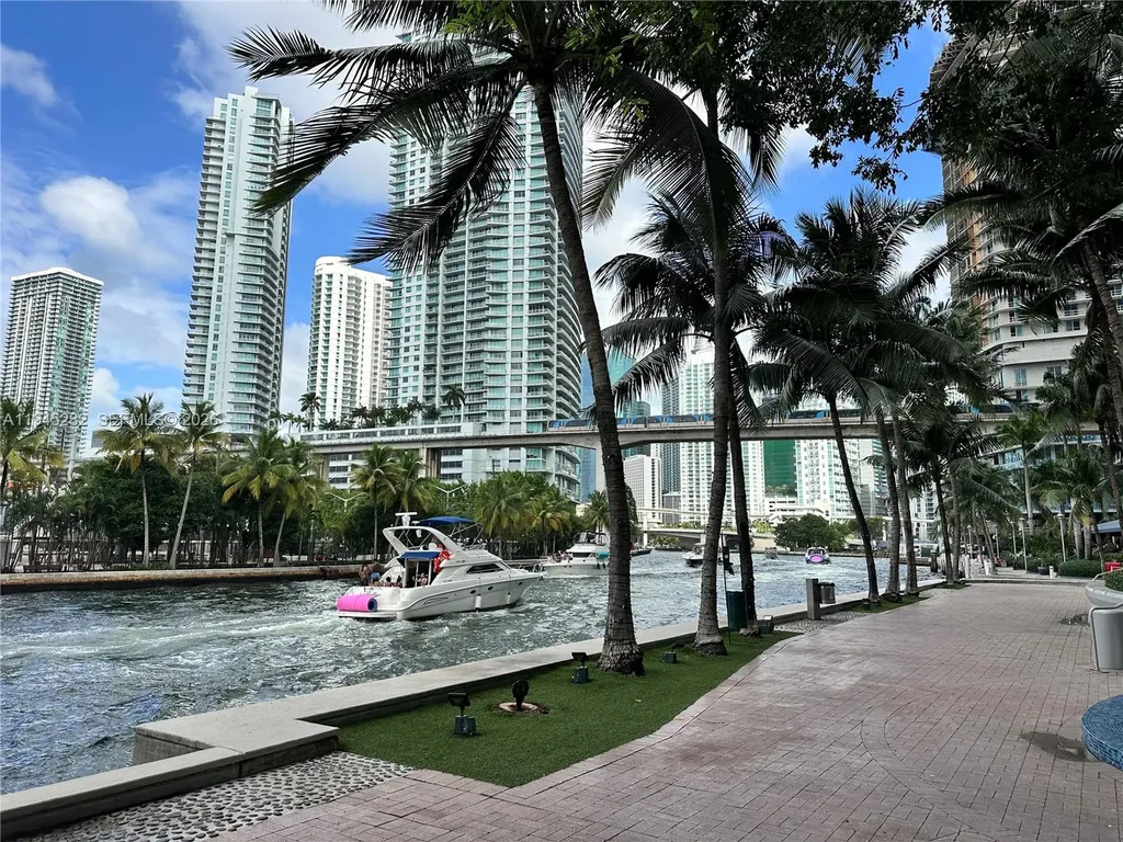 185 SW 7th Street Miami FL 33130