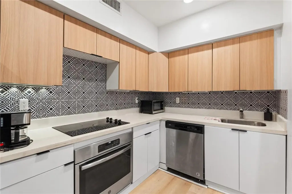 810 7th Street Miami Beach FL 33139