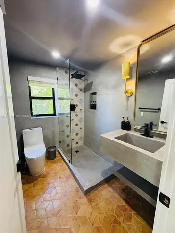 905 SW 13th Court Miami FL 33135
