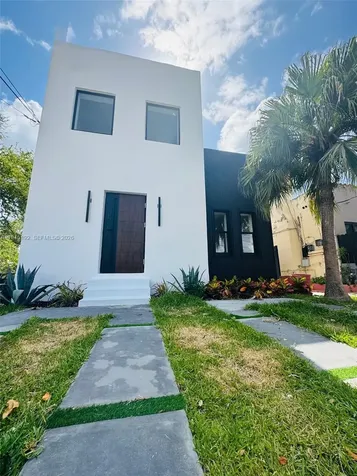 905 SW 13th Court Miami FL 33135