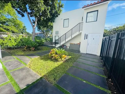 905 SW 13th Court Miami FL 33135