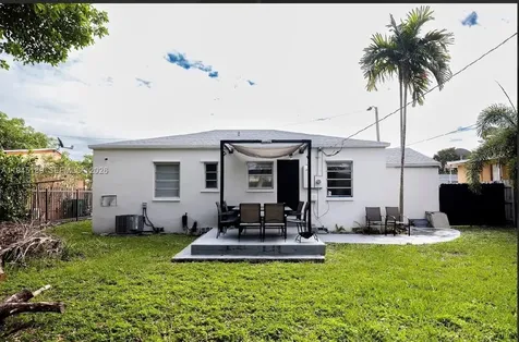 3135 NW 18th Street Miami FL 33125