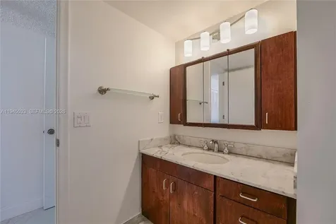 2401 S Ocean Drive Hollywood FL 33019
