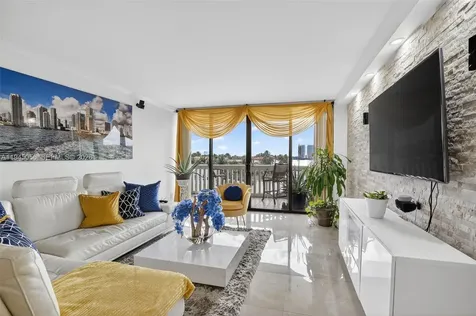1000 Island Boulevard Aventura FL 33160