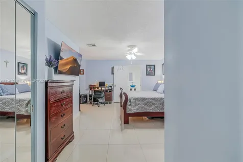 9526 SW 155th Avenue Miami FL 33196
