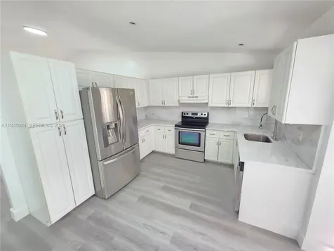 5307 NW 93rd Avenue Sunrise FL 33351