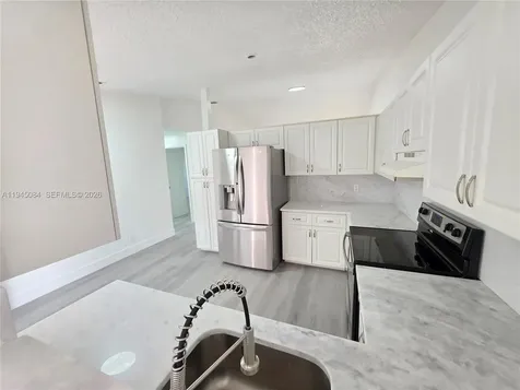 5307 NW 93rd Avenue Sunrise FL 33351