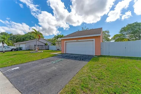 1747 N Goldeneye Lane Homestead FL 33035