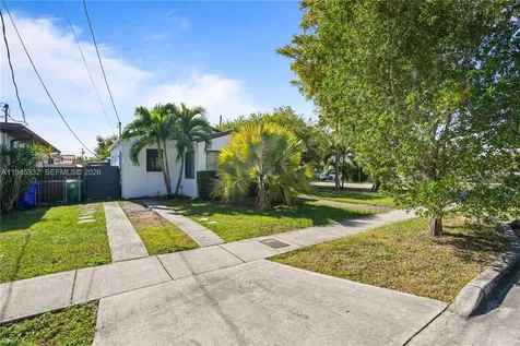 2290 SW 2nd Terrace Miami FL 33135