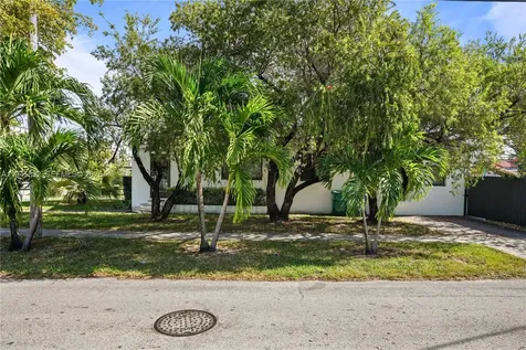 2290 SW 2nd Terrace Miami FL 33135