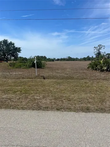 2818 NE 1st Cape Coral FL 33909