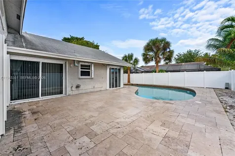 7527 SW 6th Court North Lauderdale FL 33068