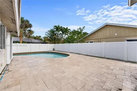 7527 SW 6th Court North Lauderdale FL 33068