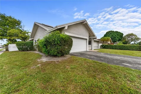 7527 SW 6th Court North Lauderdale FL 33068