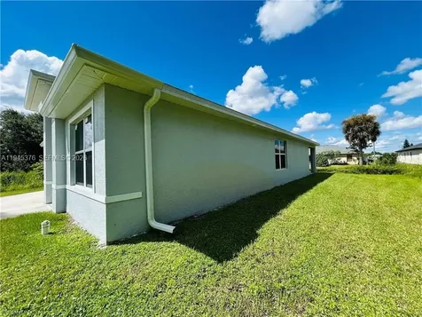 2812 49th Street SW Lehigh Acres FL 33974