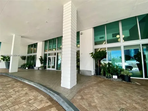 350 S Miami Avenue Miami FL 33130
