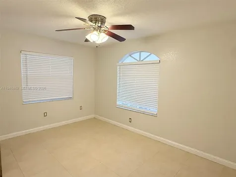 3559 W 74th Place Hialeah FL 33018