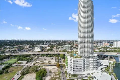 185 SW 7th Street Miami FL 33130