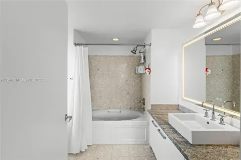 185 SW 7th Street Miami FL 33130
