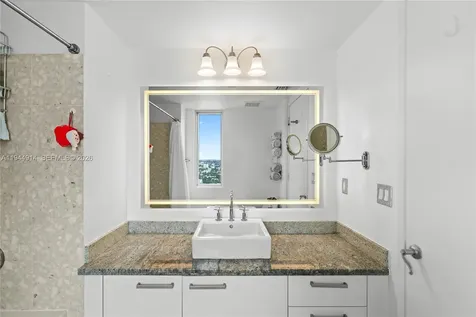 185 SW 7th Street Miami FL 33130