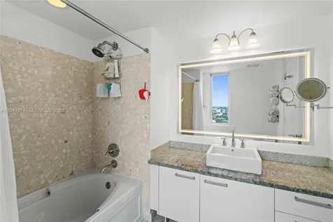 185 SW 7th Street Miami FL 33130