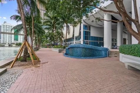 185 SW 7th Street Miami FL 33130