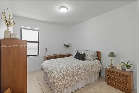 3573 W 93rd Place Hialeah FL 33018
