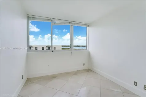 7929 West Drive North Bay Village FL 33141