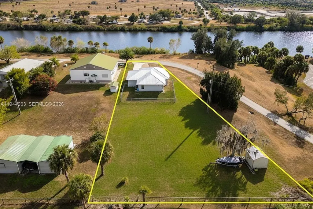 1053 SW Lock Lane Moore Haven FL 33471