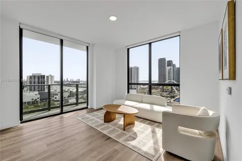 1642 NE 1st Avenue Miami FL 33132