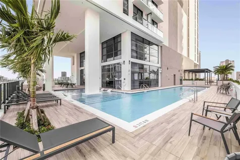 1642 NE 1st Avenue Miami FL 33132