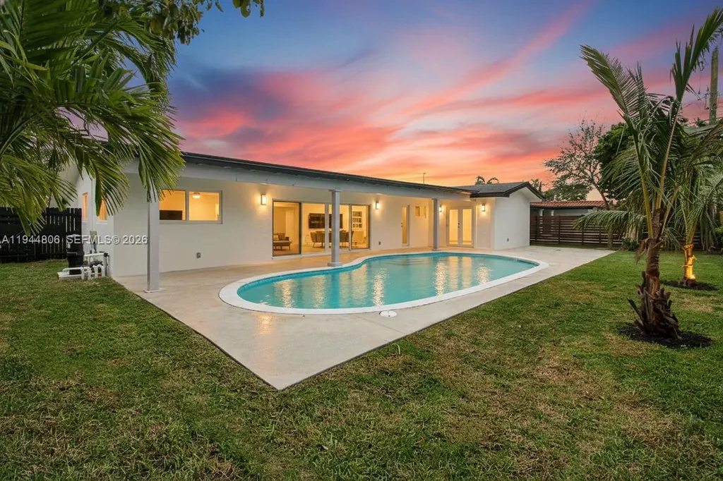 4940 SW 87th Court Miami FL 33165