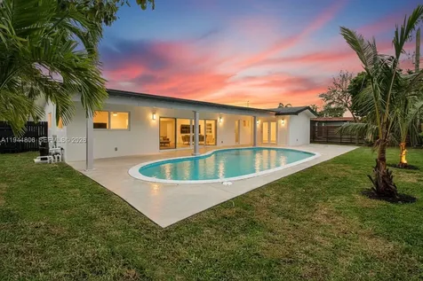4940 SW 87th Court Miami FL 33165